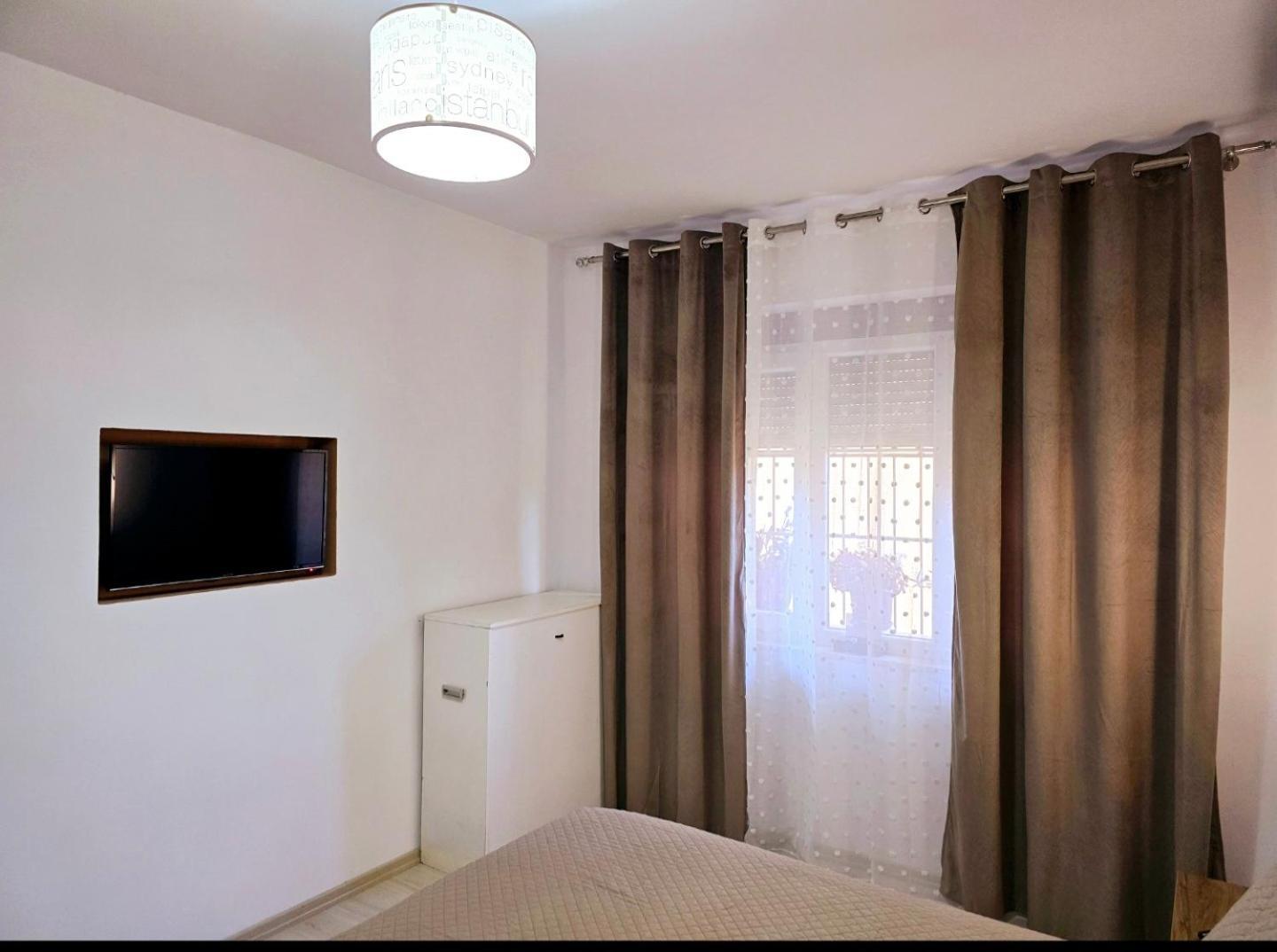 Grace'S Centre Apartment Shkodër Habitación foto